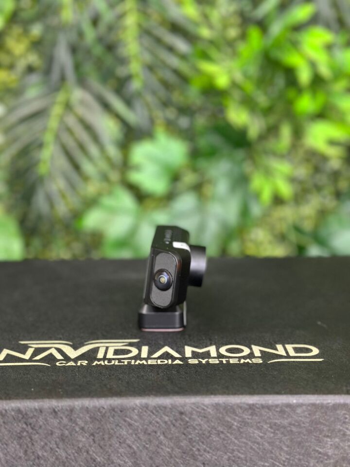 NAVIDIAMOND ARAÇ İÇİ DÖRT KAMERALI 4K KAYIT CİHAZI NVD-1676
