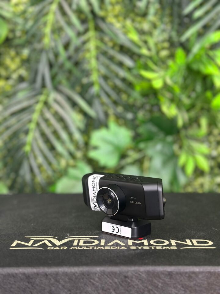NAVIDIAMOND ARAÇ İÇİ DÖRT KAMERALI 4K KAYIT CİHAZI NVD-1676